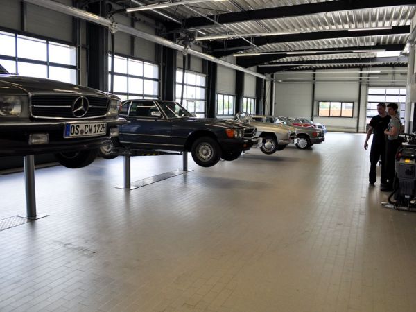 Roben-Mercedes-Showroom
