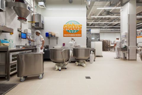 Bäckereiproduktionsbereich mit keramischem Boden, Beispiel aus dem AKQR-Bildbestand